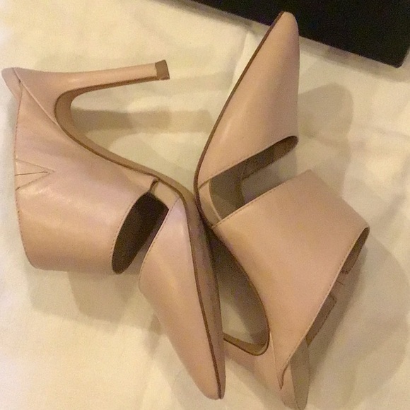 New in box Halston mules - Picture 2 of 5